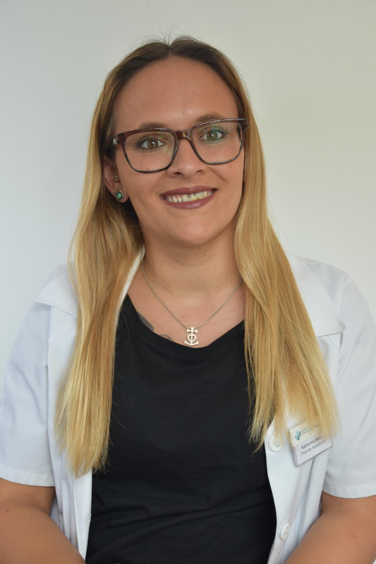 Pharma-Assistentin EFZ
Berufsbildnerin
verantwortlich für: Grown Alchemist, La Roche Posay, Vichy Pharma-Assistentin EFZ
Berufsbildnerin
verantwortlich für: Grown Alchemist, La Roche Posay, Vichy